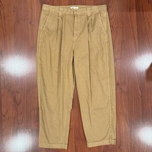 Madewell Pleated Khaki Trousers with a Tapered Leg size 33
